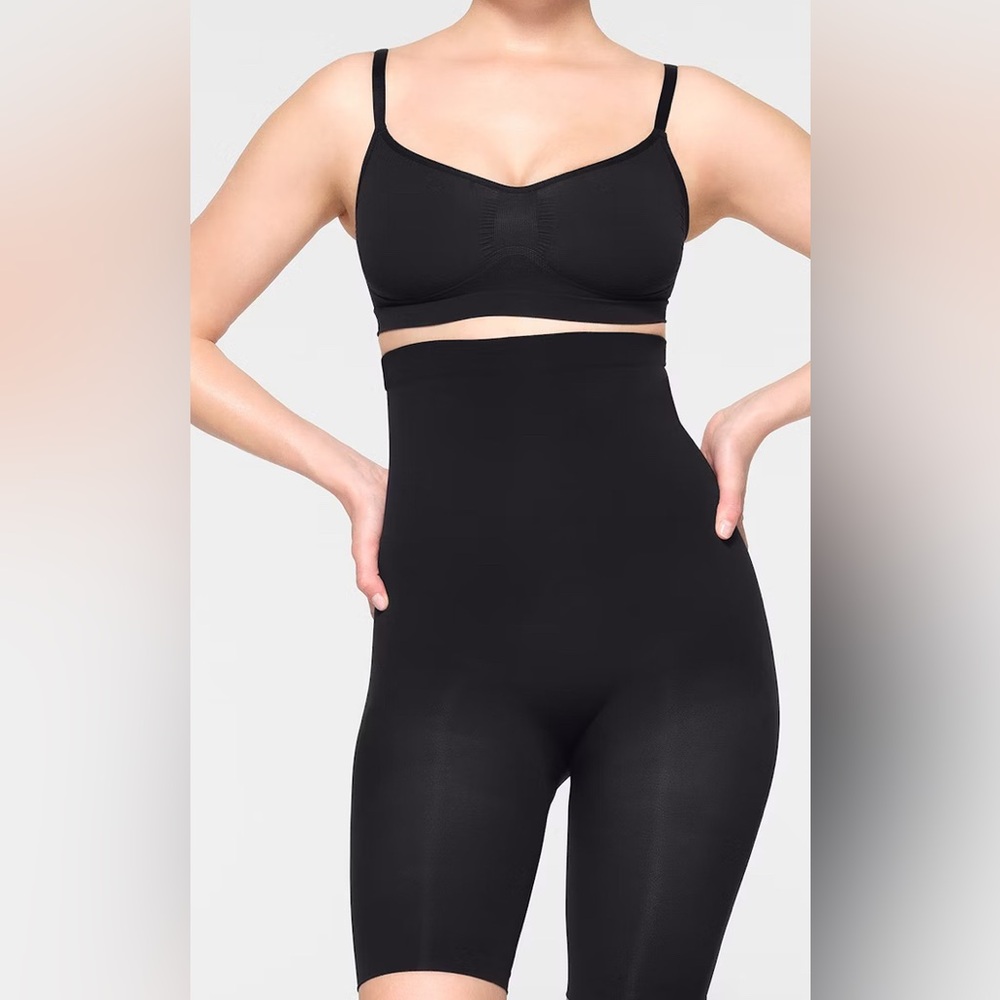 SKIMS HighWasted Shapewear Shorts above the knee.Size L.